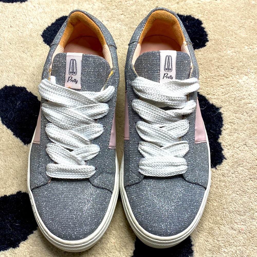 Pretty Ballerinas | sparkle sneakers with pink strip